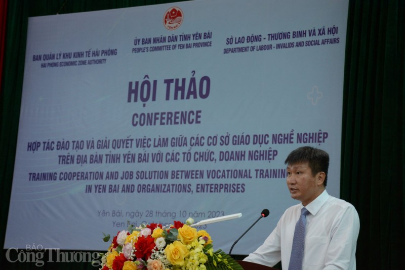 Chủ tịch UBND tỉnh Yên Bái Trần Huy Tuấn Chủ tịch UBND tỉnh Yên Bái Trần Huy Tuấn