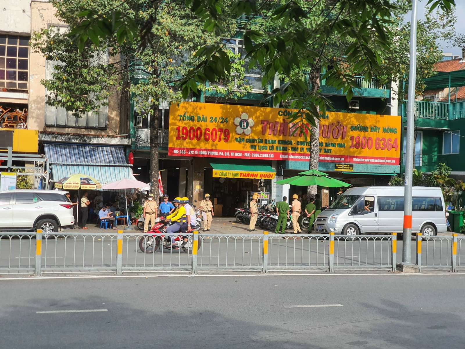 Nhà xe Thành Bưởi lộng hành, có dấu hiệu trốn thuế và làm ngơ - Ảnh 1. Nhà xe Thành Bưởi lộng hành, có dấu hiệu trốn thuế và làm ngơ - Ảnh 1.