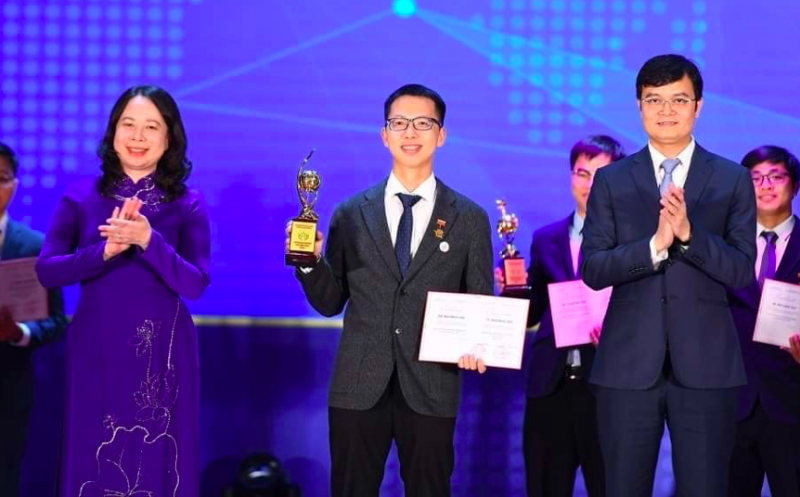 Vinh danh 10 nhà khoa học trẻ nhận giải thưởng Quả Cầu Vàng với sự đồng hành của Tân Hiệp Phát Vinh danh 10 nhà khoa học trẻ nhận giải thưởng Quả Cầu Vàng với sự đồng hành của Tân Hiệp Phát