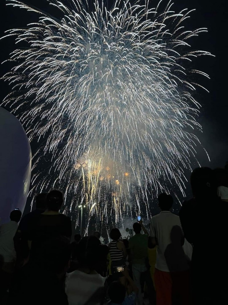 Mãn nhãn màn bắn pháo hoa kỷ niệm 60 năm thành lập tỉnh Quảng Ninh Mãn nhãn màn bắn pháo hoa kỷ niệm 60 năm thành lập tỉnh Quảng Ninh