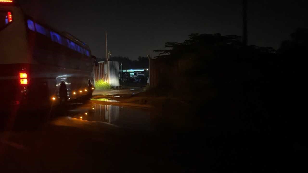 Bài 2: Nhà xe Thành Bưởi công khai thách thức pháp luật khi đang bị kiểm tra - Thế lực nào chống lưng? - Ảnh 3.