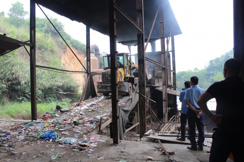 Bản tin Chống buôn lậu 30/10: Bắt giữ 15 ôtô tải vận chuyển gỗ và đường kính không rõ nguồn gốc xuất xứ Bản tin Chống buôn lậu 30/10: Bắt giữ 15 ôtô tải vận chuyển gỗ và đường kính không rõ nguồn gốc xuất xứ