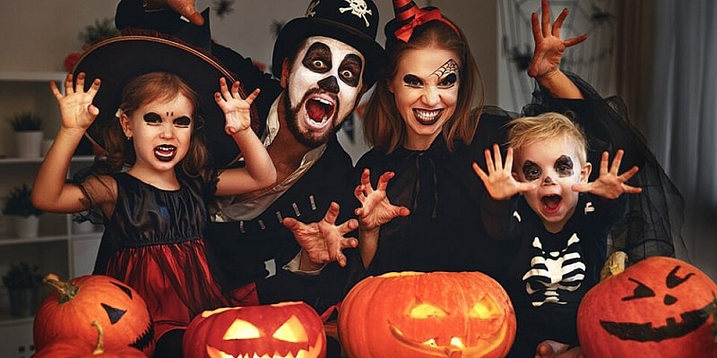 Halloween sẽ trở nên buồn tẻ biết bao nếu thiếu những chiếc mặt nạ hóa trang. Ảnh minh họa