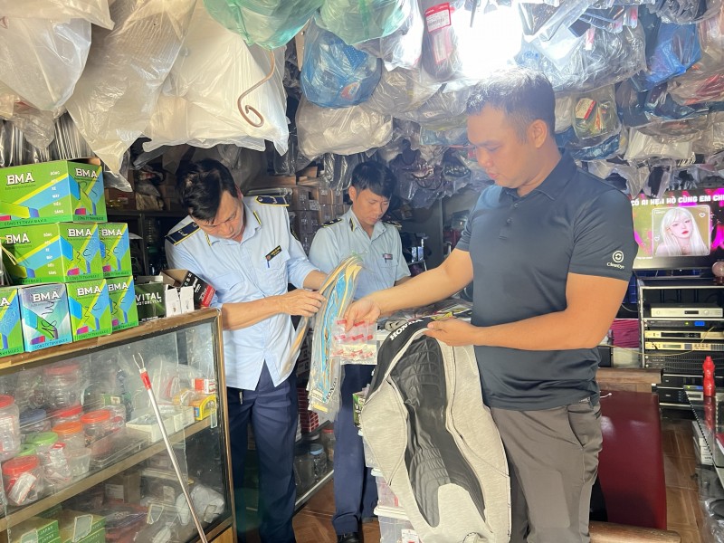 Điểm tên các “bác sĩ” chê sữa trái cây, loạt clip khuyên dùng sữa cô gái Hà Lan bị gỡ Điểm tên các “bác sĩ” chê sữa trái cây, loạt clip khuyên dùng sữa cô gái Hà Lan bị gỡ