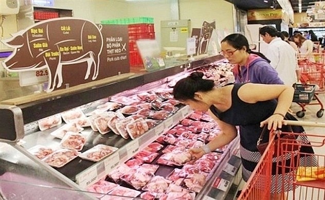 Giá heo hơi hôm nay giằng co dưới mốc 55.000 đồng/kg khi dịch bệnh trên đàn heo vẫn đang diễn biến phức tạp và nhu cầu tiêu thụ vẫn khá thấp. Giá heo hơi hôm nay giằng co dưới mốc 55.000 đồng/kg khi dịch bệnh trên đàn heo vẫn đang diễn biến phức tạp và nhu cầu tiêu thụ vẫn khá thấp.