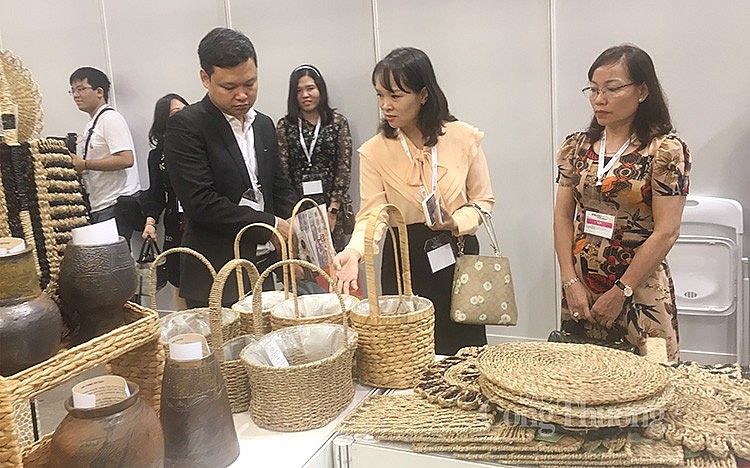 Xúc tiến, quảng bá sản phẩm thủ công mỹ nghệ Hà Nội tại thị trường Hồng Kông (Trung Quốc) Xúc tiến, quảng bá sản phẩm thủ công mỹ nghệ Hà Nội tại thị trường Hồng Kông (Trung Quốc)