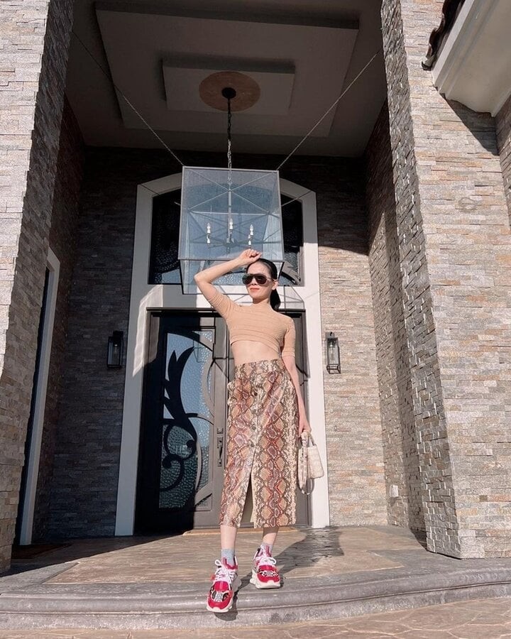 Lệ Quyên giàu cỡ nào mà khiến diva Mỹ Linh phải trầm trồ? Lệ Quyên giàu cỡ nào mà khiến diva Mỹ Linh phải trầm trồ?