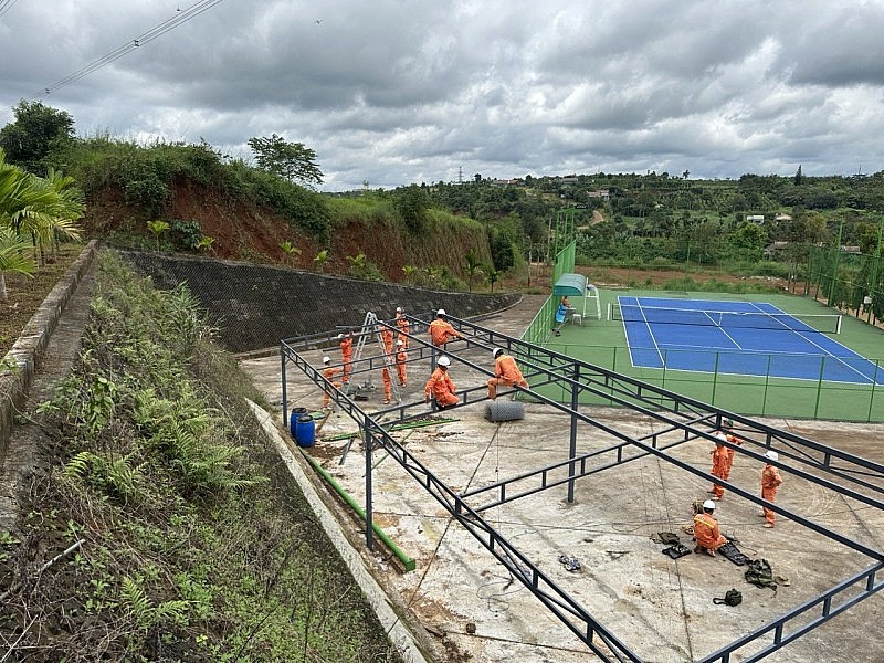 Bảo vệ an toàn hành lang lưới điện truyền tải: Hiệu quả từ công tác dân vận Bảo vệ an toàn hành lang lưới điện truyền tải: Hiệu quả từ công tác dân vận