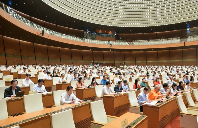 Quốc hội tiếp tục thảo luận ở hội trường về đánh giá kết quả thực hiện kế hoạch phát triển kinh tế - xã hội năm 2023; dự kiến kế hoạch phát triển kinh tế - xã hội năm 2024...