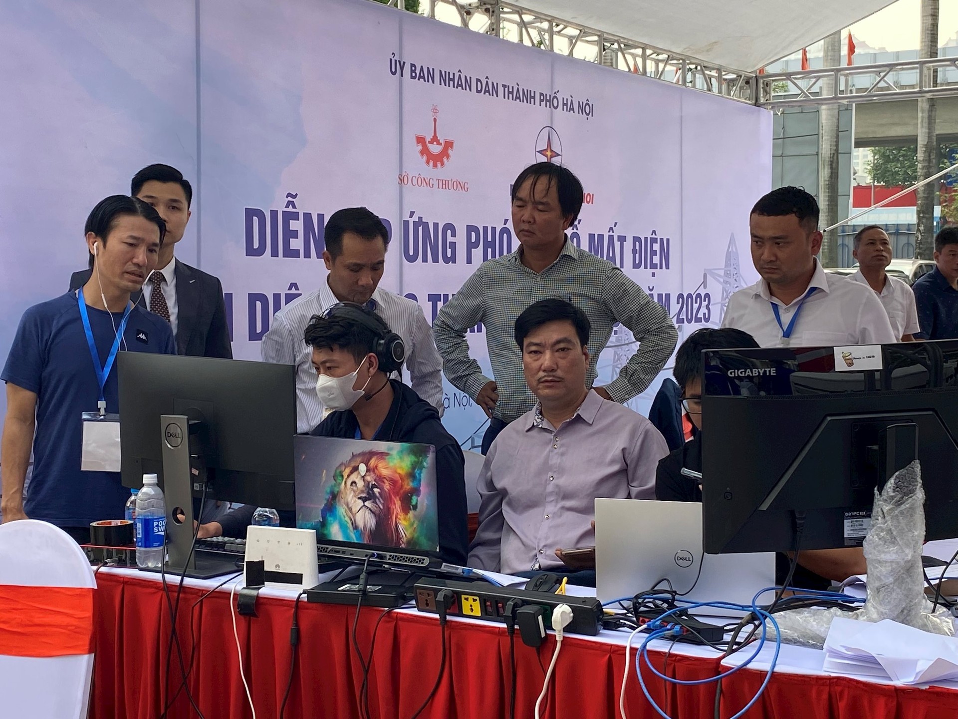 Các đơn vị diễn tập ứng phó sự cố mất điện trên diện rộng