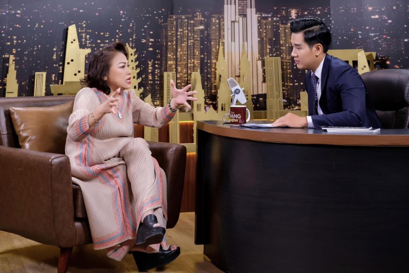 Siu Black thoải mái chia sẻ trên show của MC Nguyên Khang. Ảnh FBNV Siu Black thoải mái chia sẻ trên show của MC Nguyên Khang. Ảnh FBNV