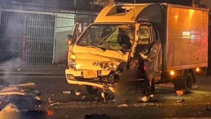 Đồng Nai: Xe máy “kẹp 4” va chạm xe tải làm 4 người thương vong Đồng Nai: Xe máy “kẹp 4” va chạm xe tải làm 4 người thương vong