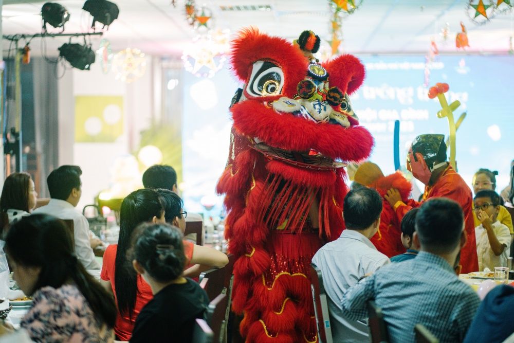 Con em cán bộ, người lao động PV Power chung vui "Đón Tết trông trăng"