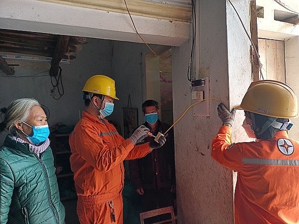 EVN thực hiện trách nhiệm với cộng đồng bằng nhiều hoạt động an sinh xã hội thiết thực, hiệu quả EVN thực hiện trách nhiệm với cộng đồng bằng nhiều hoạt động an sinh xã hội thiết thực, hiệu quả