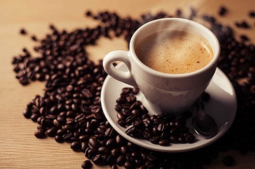 cà phê có chứa caffeine giúp tăng sự tỉnh táo và hoạt động tư duy hiệu quả hơn. Ảnh minh họa cà phê có chứa caffeine giúp tăng sự tỉnh táo và hoạt động tư duy hiệu quả hơn. Ảnh minh họa