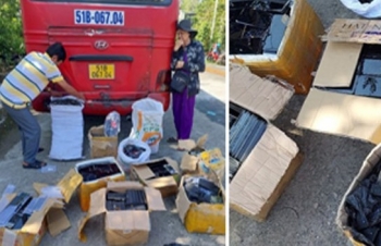 An Giang: Bắt giữ xe khách vận chuyển số lượng lớn hàng hóa không hóa đơn, chứng từ