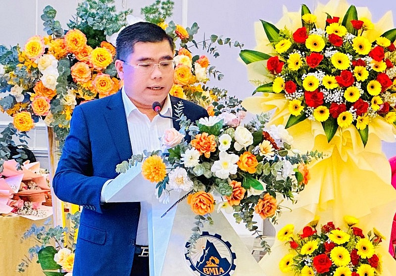 Ông Phan Tấn Đạt được bầu làm Chủ tịch Hiệp hội Công nghiệp khoáng sản tỉnh Bình Dương Ông Phan Tấn Đạt được bầu làm Chủ tịch Hiệp hội Công nghiệp khoáng sản tỉnh Bình Dương