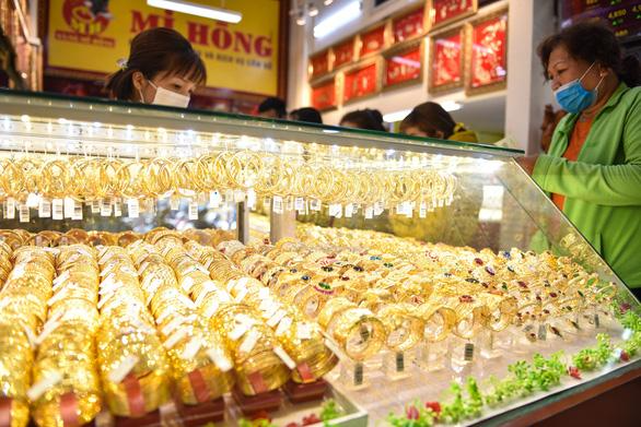 Có 3 tỷ đồng nhàn dỗi, đầu tư chứng khoán hay mua vàng, kênh nào lợi hơn? Có 3 tỷ đồng nhàn dỗi, đầu tư chứng khoán hay mua vàng, kênh nào lợi hơn?