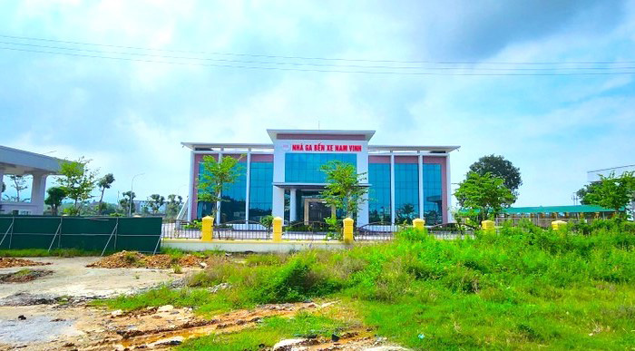 Bến xe Nam Vinh đã xây xong 6 tháng vẫn chưa thể hoạt động. Ảnh: Quang Đại