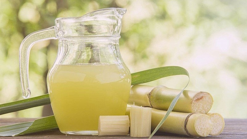 nước mía còn được coi là một vị thuốc mang lại nhiều lợi ích cho sức khỏe nước mía còn được coi là một vị thuốc mang lại nhiều lợi ích cho sức khỏe