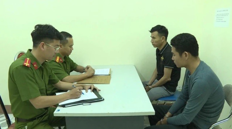 Hai đối tượng tại cơ quan công an - Ảnh: CACC Hai đối tượng tại cơ quan công an - Ảnh: CACC