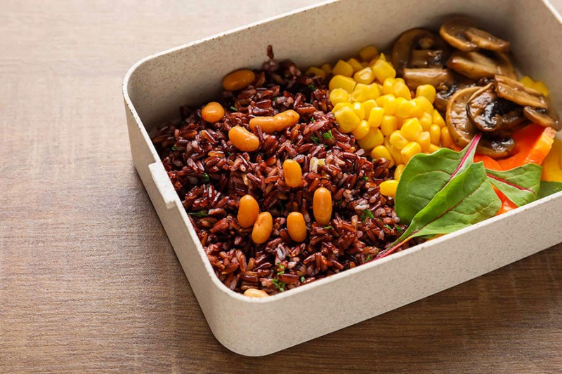 Cơm gạo lứt, hạt quinoa cung cấp một lượng lớn chất xơ, giúp bạn cảm thấy no hơn. Cơm gạo lứt, hạt quinoa cung cấp một lượng lớn chất xơ, giúp bạn cảm thấy no hơn.