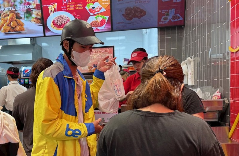 Lực lượng shipper giúp thúc đẩy thương mại điện tử, logistics và thanh toán số phát triển Lực lượng shipper giúp thúc đẩy thương mại điện tử, logistics và thanh toán số phát triển