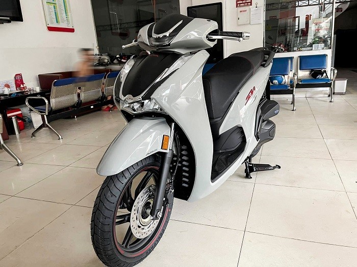 2 mẫu xe máy Honda giảm giá tới 20 triệu đồng: Khách Việt ‘gọi tên’ Winner X và SH - Tạp chí Doanh nghiệp Việt Nam 2 mẫu xe máy Honda giảm giá tới 20 triệu đồng: Khách Việt ‘gọi tên’ Winner X và SH - Tạp chí Doanh nghiệp Việt Nam