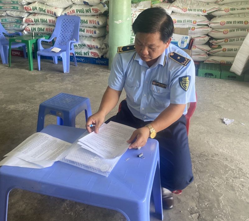 Lực lượng Quản lý thị trường tỉnh Kiên Giang xử phạt cơ sở vi phạm