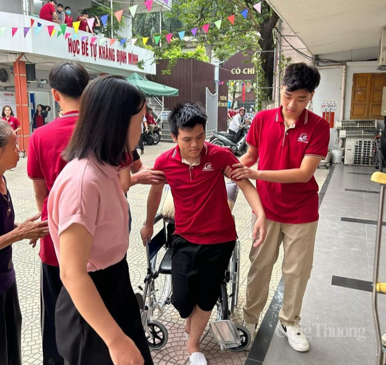 Nghị lực thoát nạn của nam sinh trong vụ cháy chung cư mini tại Hà Nội Nghị lực thoát nạn của nam sinh trong vụ cháy chung cư mini tại Hà Nội