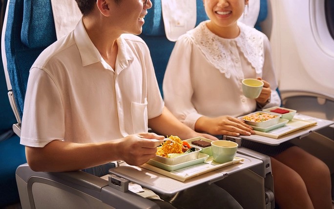 Ước tính, việc ngừng cung cấp thực đơn giấy đối với riêng đường bay giữa Hà Nội - TP HCM có thể hạn chế tới 2,5 tấn giấy thải mỗi năm