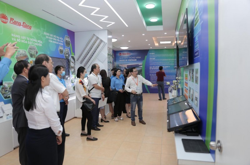 Tích cực hưởng ứng cuộc vận động “Người Việt Nam ưu tiên dùng hàng Việt Nam” Tích cực hưởng ứng cuộc vận động “Người Việt Nam ưu tiên dùng hàng Việt Nam”