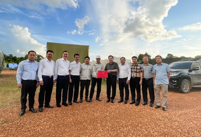 Đoàn công tác của CMSC khảo sát hiện trường dự án muối mỏ kali Đoàn công tác của CMSC khảo sát hiện trường dự án muối mỏ kali