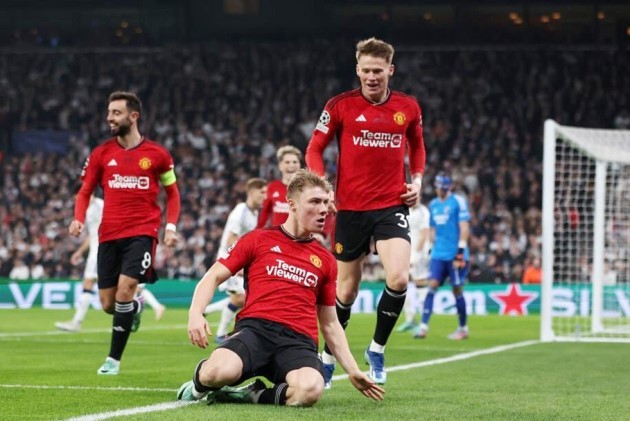 ngay phút thứ 3, Quỷ đỏ đã có bàn mở tỷ số do công của Rasmus Hojlund. 