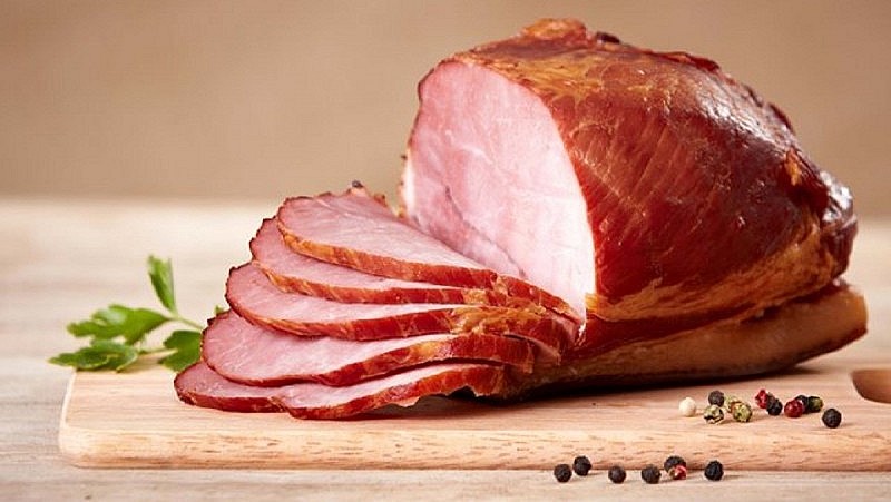 Thịt xông khói là một thực phẩm không được khuyến khích dùng với người tăng huyết áp. Ảnh minh họa Thịt xông khói là một thực phẩm không được khuyến khích dùng với người tăng huyết áp. Ảnh minh họa