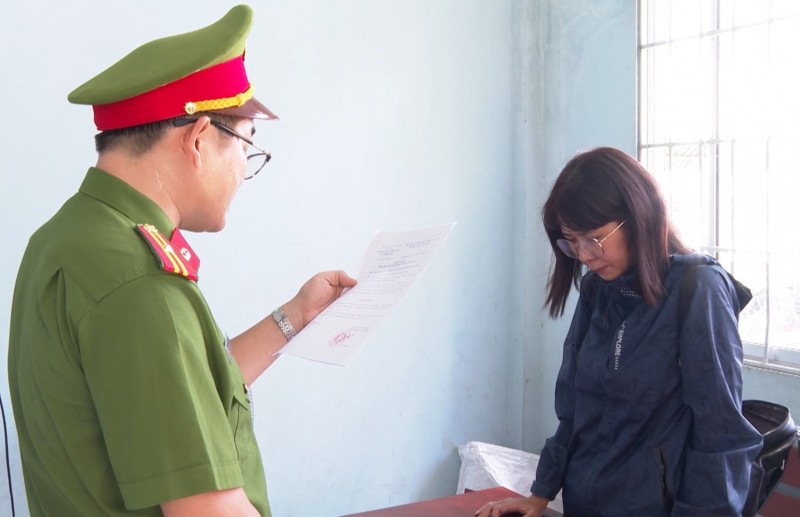 Đối tượng Nguyễn Thị Trúc Linh tại cơ quan công an - Ảnh: CACC Đối tượng Nguyễn Thị Trúc Linh tại cơ quan công an - Ảnh: CACC