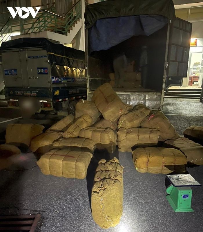 Phương tiện cùng tang vật bị tạm giữ Phương tiện cùng tang vật bị tạm giữ