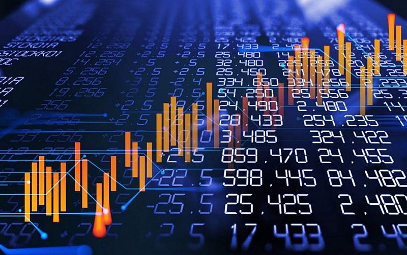 Nhà đầu tư ào ạt chốt lời, VN-Index lùi về sát mốc 1.100 điểm Nhà đầu tư ào ạt chốt lời, VN-Index lùi về sát mốc 1.100 điểm