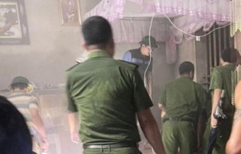 Ninh Bình: Mâu thuẫn chuyện tình cảm, người phụ nữ mang 10 lít xăng đến nhà chồng cũ đòi tự thiêu