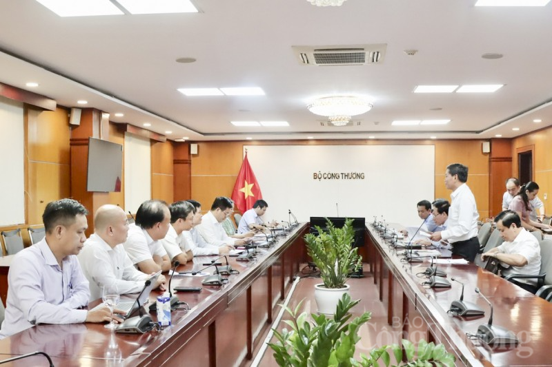 Bộ trưởng Nguyễn Hồng Diên tiếp và làm việc với đoàn công tác Thành phố Hải Phòng Bộ trưởng Nguyễn Hồng Diên tiếp và làm việc với đoàn công tác Thành phố Hải Phòng