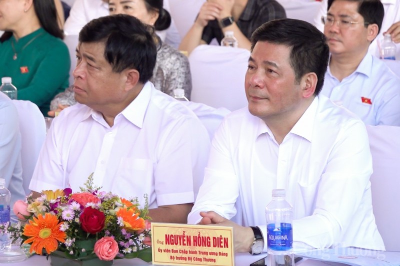 Chủ tịch Quốc hội Vương Đình Huệ dự Ngày hội Đại đoàn kết tại Đà Nẵng