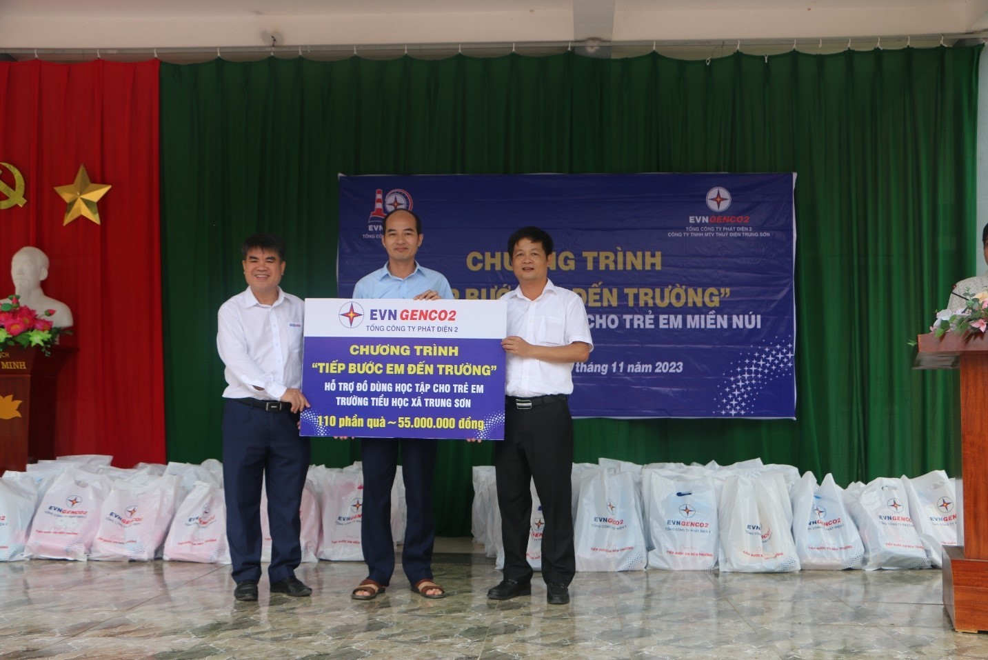 “Tiếp bước em đến trường” trên địa bàn Nhà máy Thủy điện Trung Sơn
