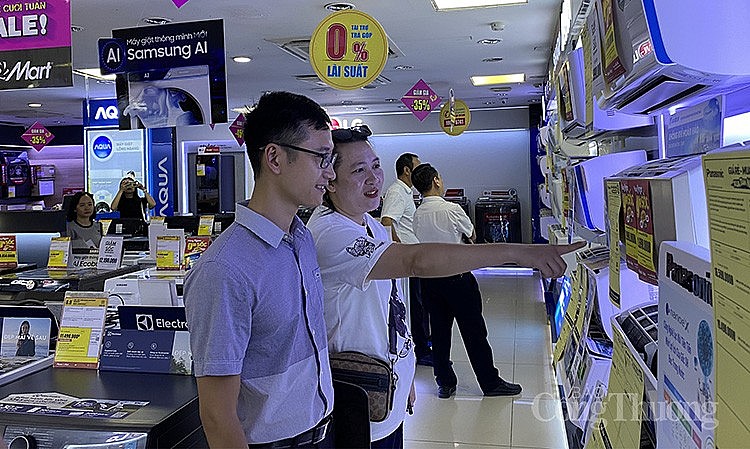 Tháng Khuyến mại Hà Nội 2023: Siêu thị giảm giá mạnh trong 'Ngày Vàng giá shock' hút người tiêu dùng Tháng Khuyến mại Hà Nội 2023: Siêu thị giảm giá mạnh trong 'Ngày Vàng giá shock' hút người tiêu dùng