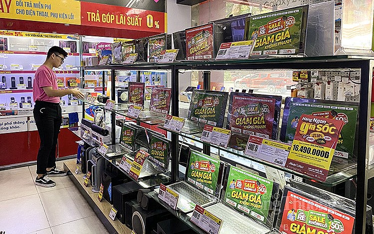 Tháng Khuyến mại Hà Nội 2023: Siêu thị giảm giá mạnh trong 'Ngày Vàng giá shock' hút người tiêu dùng Tháng Khuyến mại Hà Nội 2023: Siêu thị giảm giá mạnh trong 'Ngày Vàng giá shock' hút người tiêu dùng