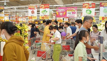 Hà Nội: Siêu thị đưa ra chương trình khuyến mại lớn trong 'Ngày Vàng giá shock' hút người tiêu dùng