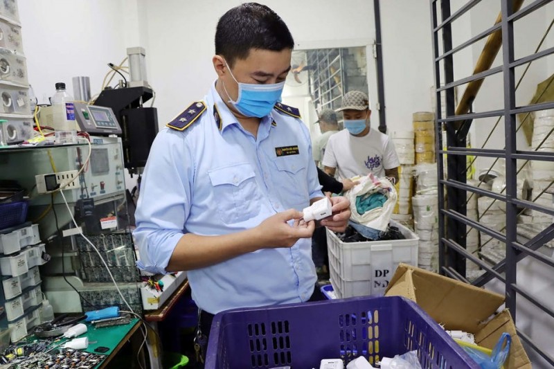 Hà Nội: thanh tra, kiểm tra hàng lậu, hàng giả thu nộp Ngân sách Nhà nước 450,739 tỷ đồng.