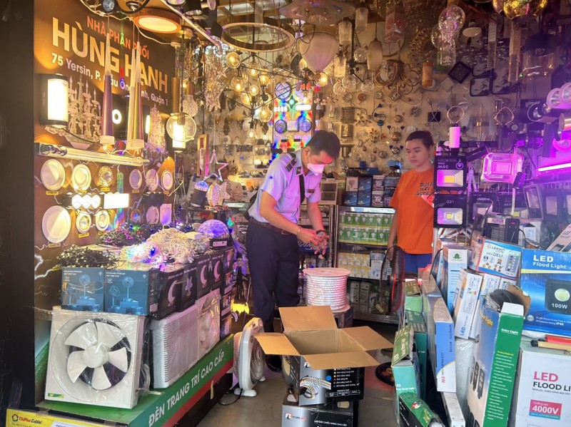 tiến hành kiểm tra Hộ kinh doanh K.T tiến hành kiểm tra Hộ kinh doanh K.T