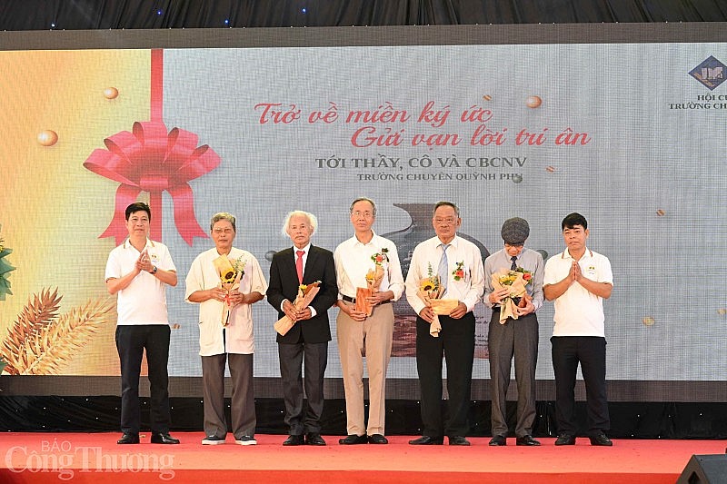 Trở về miền ký ức cùng cựu học sinh Trường Chuyên Quỳnh Phụ, Thái Bình