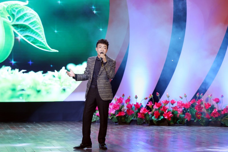 Ca sĩ Việt Hoàn chia sẻ mình đang độc thân Ca sĩ Việt Hoàn chia sẻ mình đang độc thân