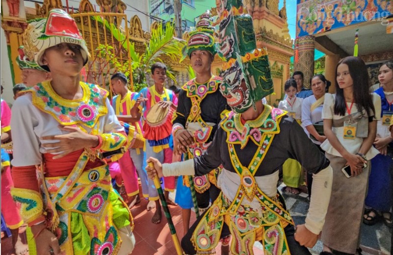 Đồng bào Khmer ở TP. Cần Thơ: Rộn ràng mùa dâng y Kathina Đồng bào Khmer ở TP. Cần Thơ: Rộn ràng mùa dâng y Kathina